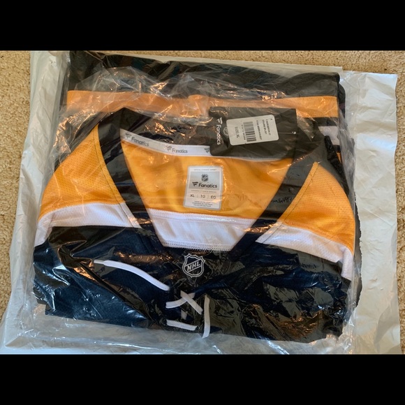 Boston Bruins Jersey - Patrice Bergeron #37 - Picture 2 of 5